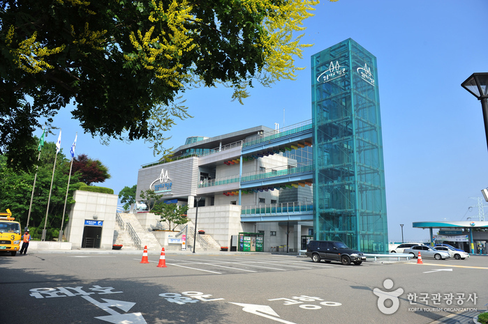 영종대교휴게소 기념관