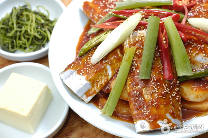 괸당네갈치요리 