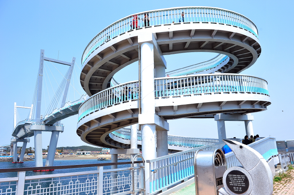 꽃게랑 대하랑 인도교